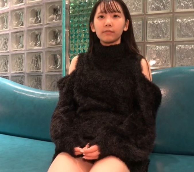 最新极品网红萝莉『一只肉酱阿』屁眼插玻璃棒水灵灵无毛粉嫩穴塞着小怪兽 双洞齐插