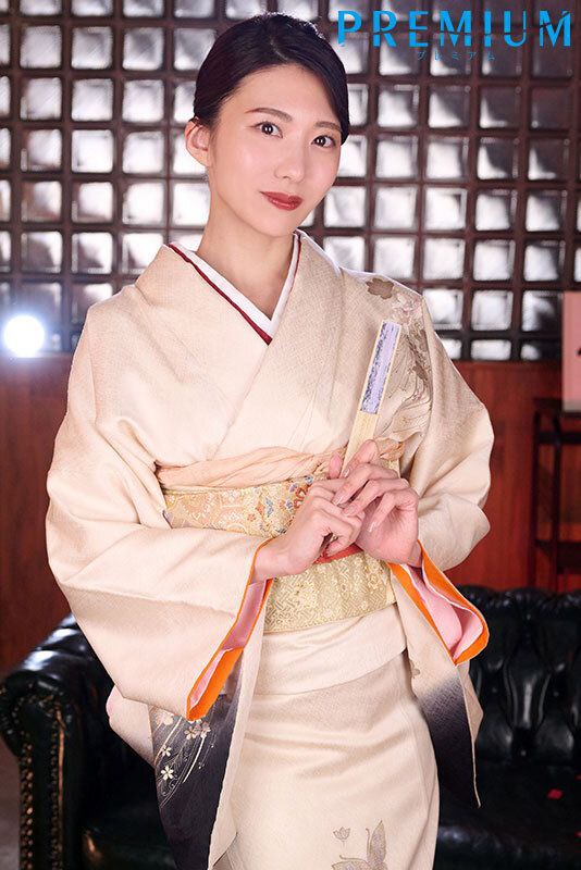 一个温柔的小女人深夜陪狼友发骚，全程露脸漏着骚奶子互动，道具蹂躏骚穴不停抽插，表情好骚呻吟可射别错过